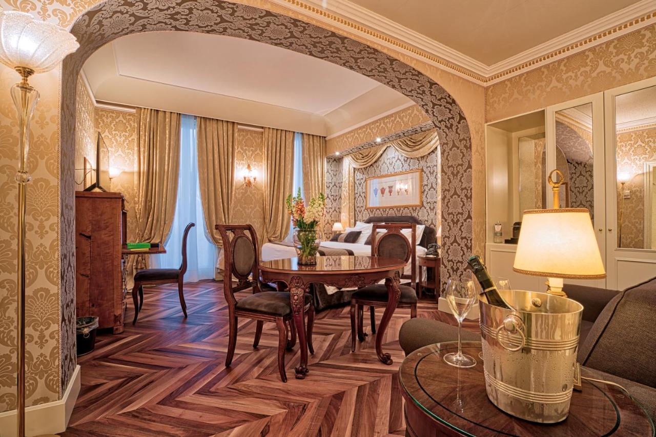Junior Suite with Lagoon View and Balcony